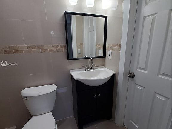 3rd image of 715 Columbus Pkwy #1