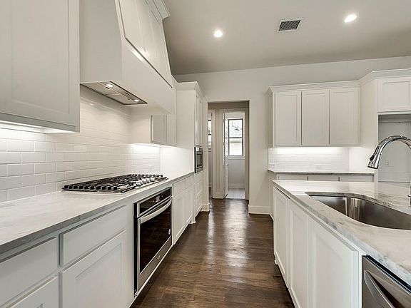 5th image of 2217 Leslie Ln