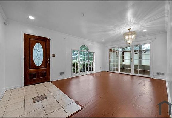 3rd image of 2221 26th St