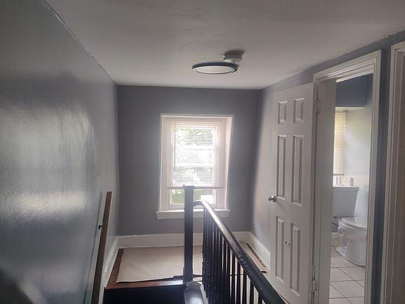 4th image of 180 E Walnut Ln