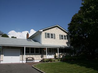 13 Rebel Dr, Blue Point, NY 11715