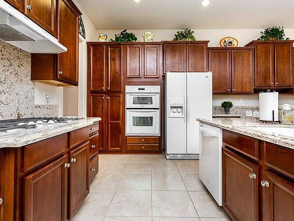 4th image of 713 Hildebrand Cir