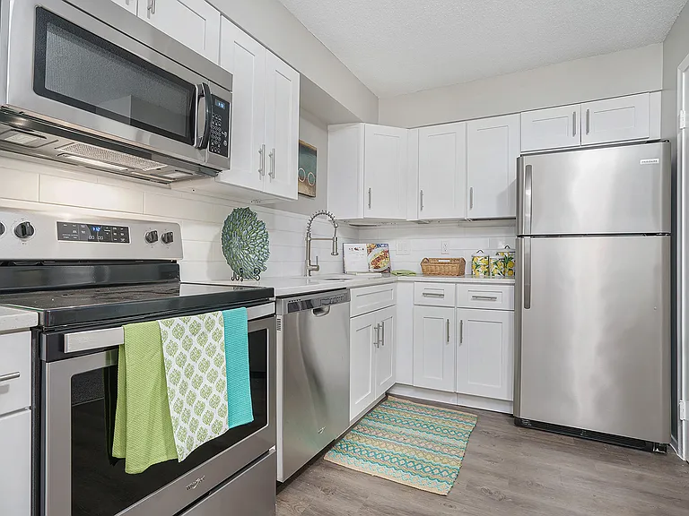 Kenilworth Apartments — Photo 81