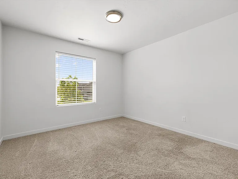 655 N Sevenoaks Ave — Photo 25