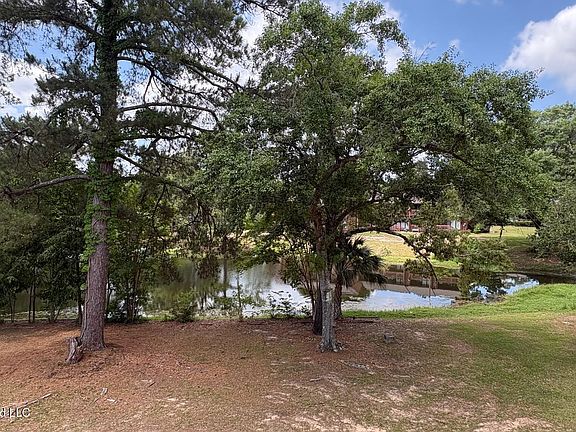 2nd image of 239 Lakeside Villa #G