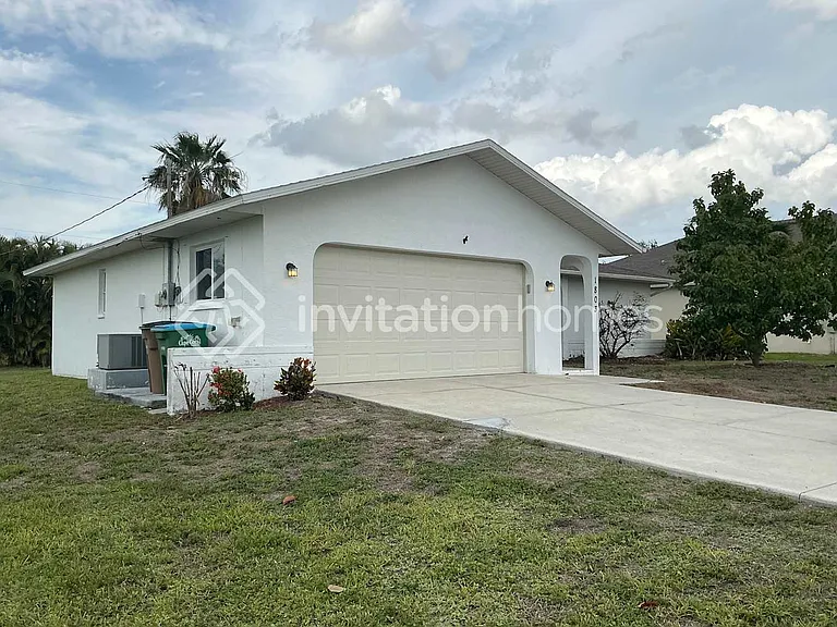 1803 SW 38th Ln — Photo 1