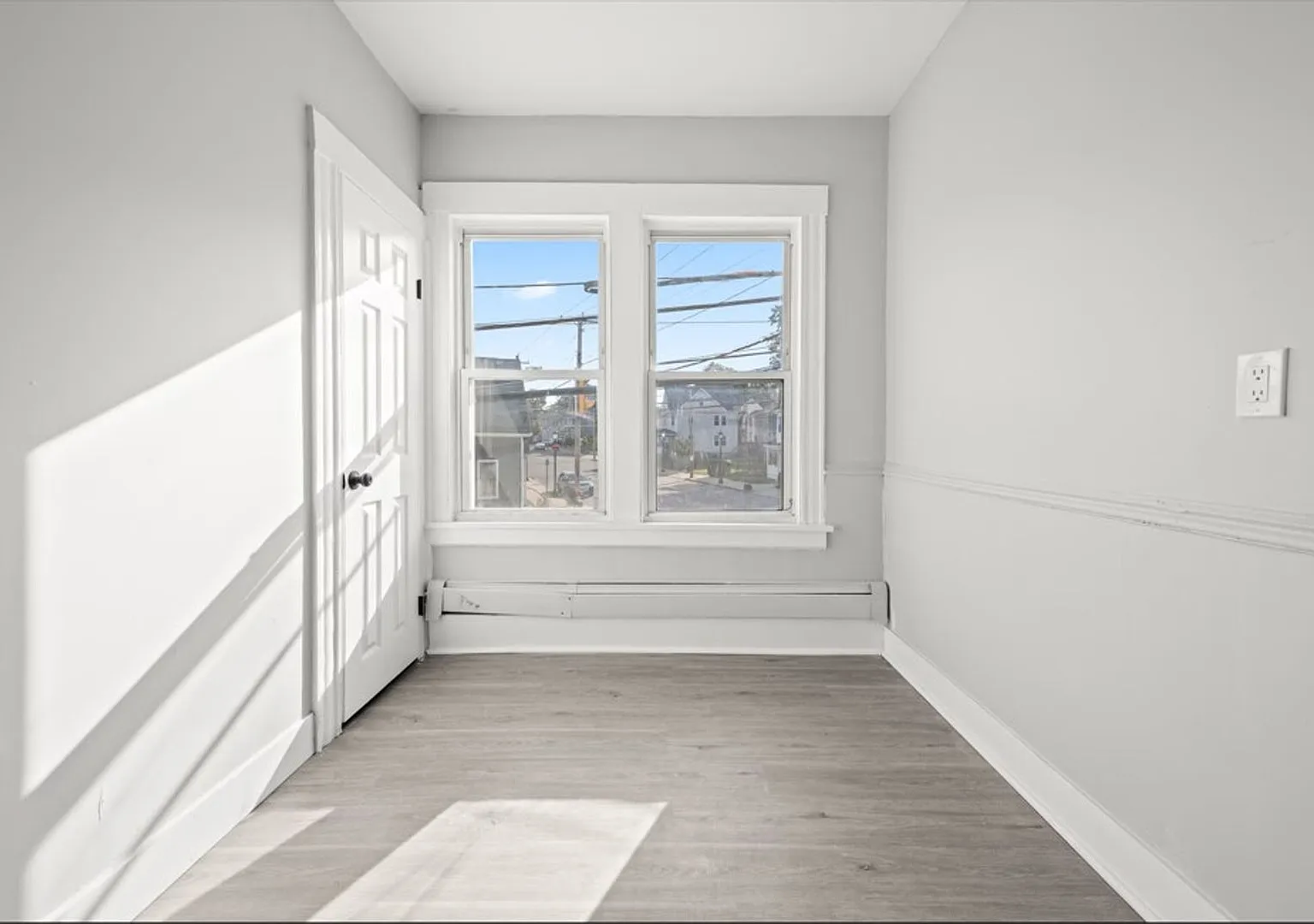 2336 Barnum Ave — Photo 3