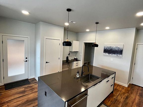 5th image of 3052 S 31st Ave