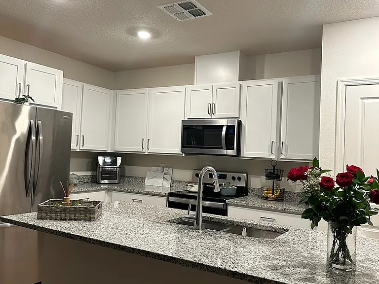 577 Stoney Point Cir — Photo 4