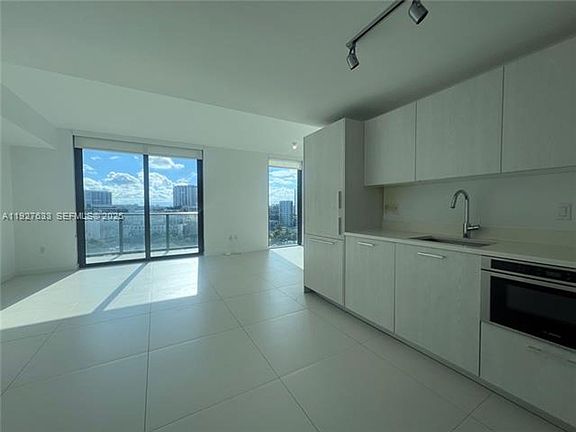 2nd image of 501 NE 31st St Unit 1009
