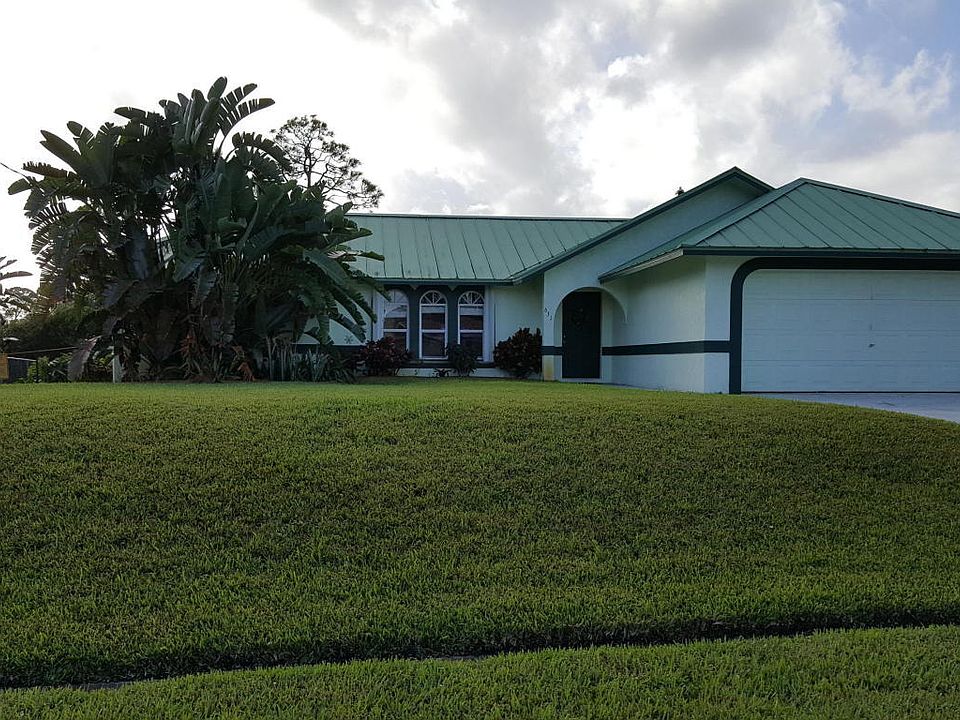 1st image of 641 SE Degan Dr