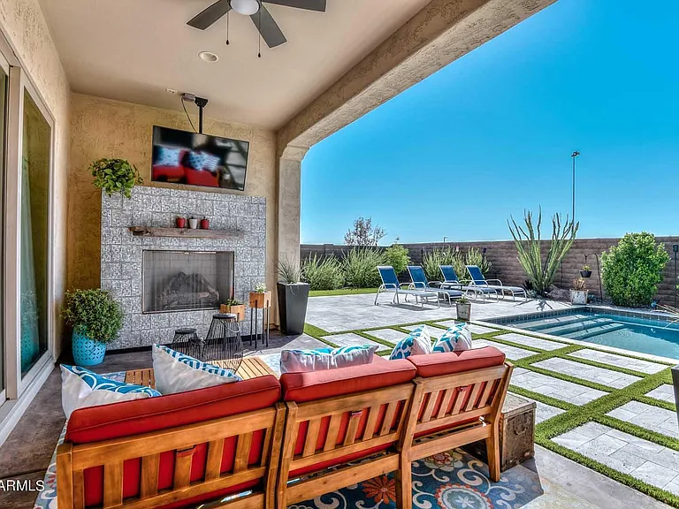 9661 W Patrick Ln — Photo 49