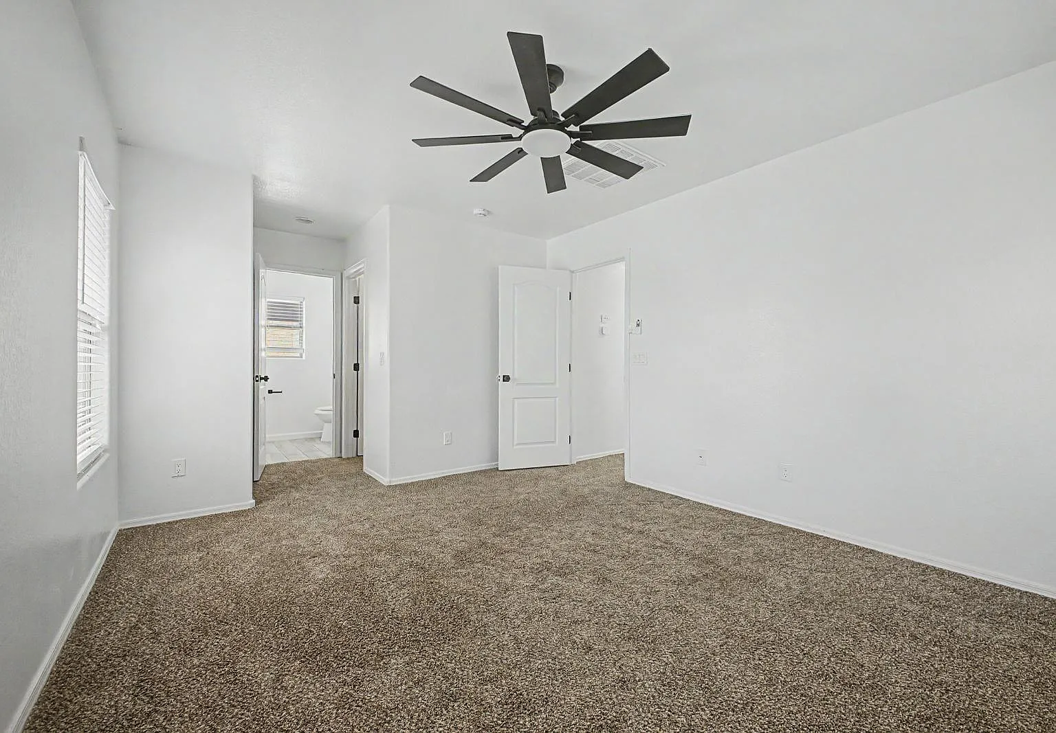 3 bed, 2.5 bath, 1275 sqft, $2,050 — Photo 1