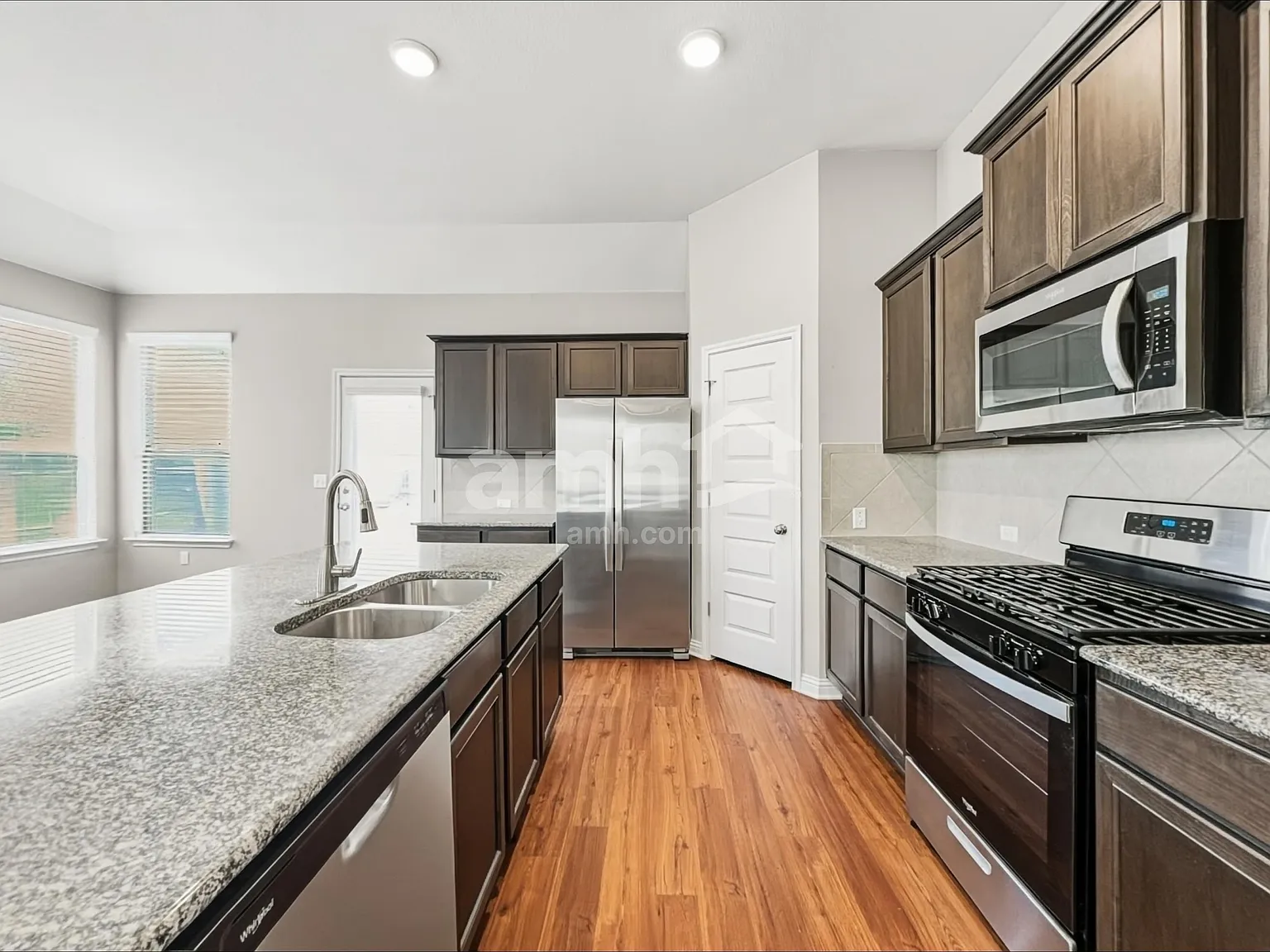 3 bed, 2.0 bath, 1624 sqft, $2,205 — Photo 4