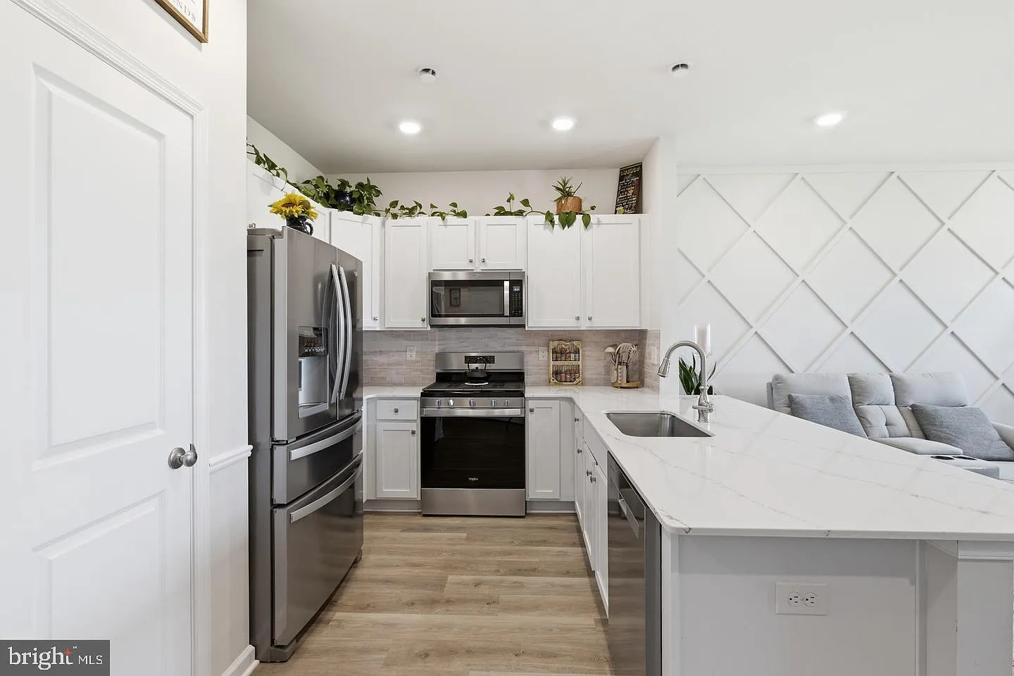 3 bed, 2.5 bath, 1500 sqft, $3,000 — Photo 1