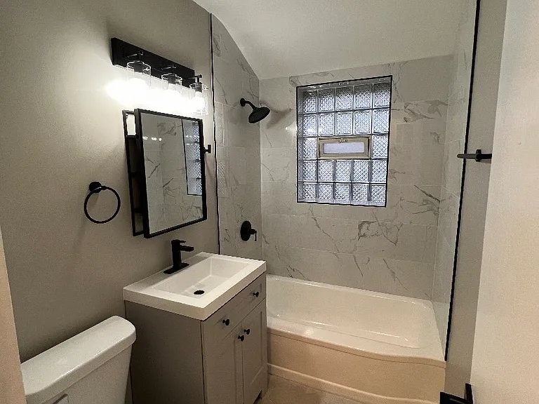 425-427 E Mishawaka Ave #1 — Photo 2