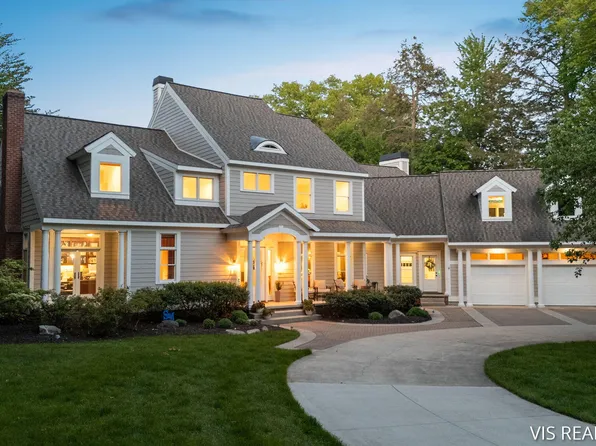 19128 Rosemary Rd, Spring Lake, MI 49456