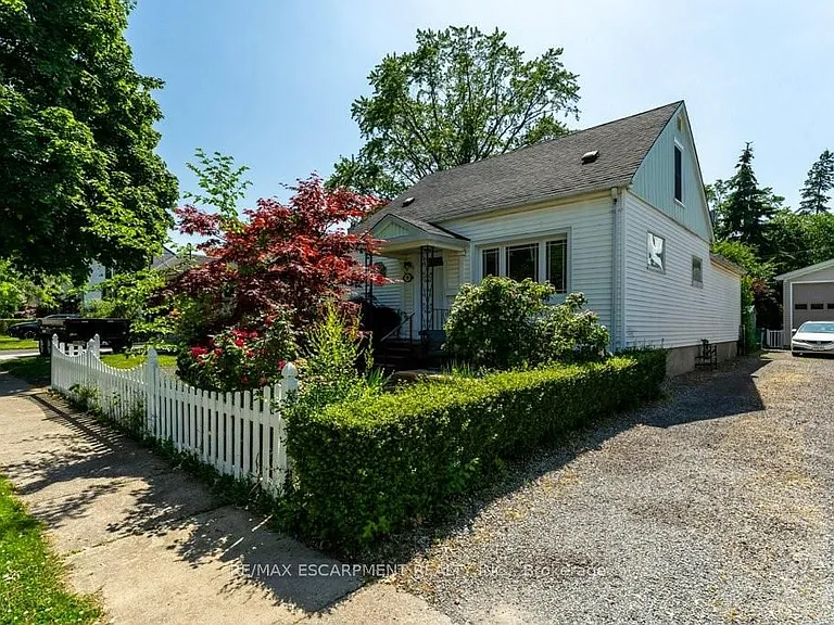 19 Columbia St — Photo 4