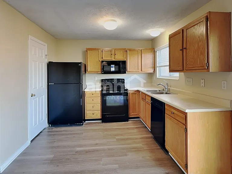 700 Berlander Dr — Photo 3
