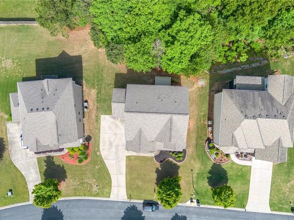 325 Cranbrooke Cir, Suwanee, GA 30024