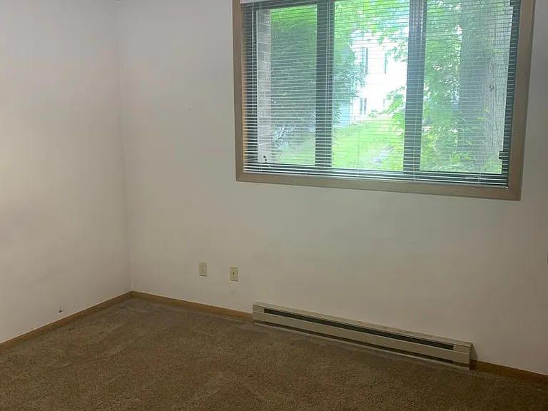 653 Brooks Pl — Photo 2