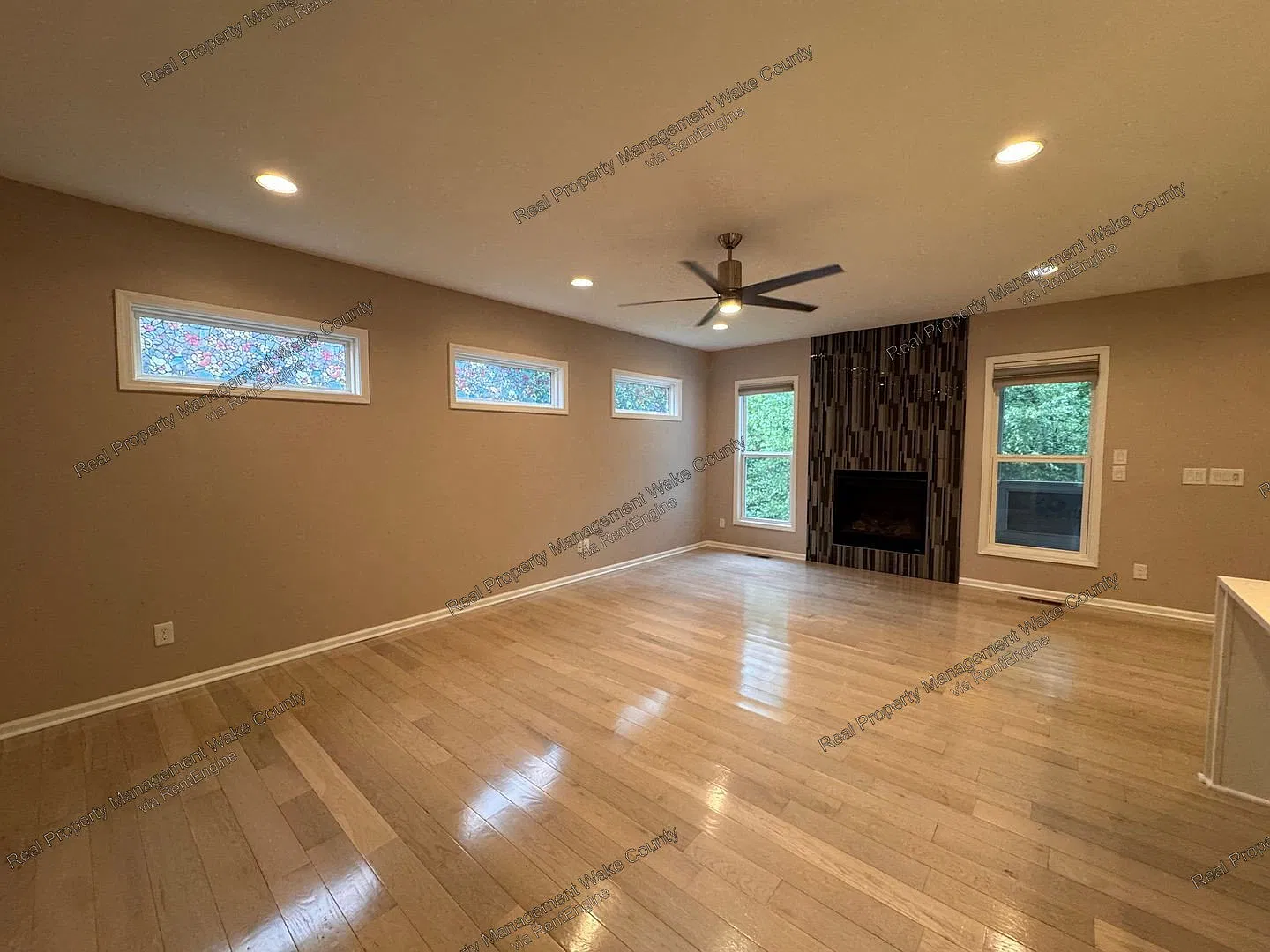 4 bed, 2.5 bath, 2750 sqft, $2,895 — Photo 3