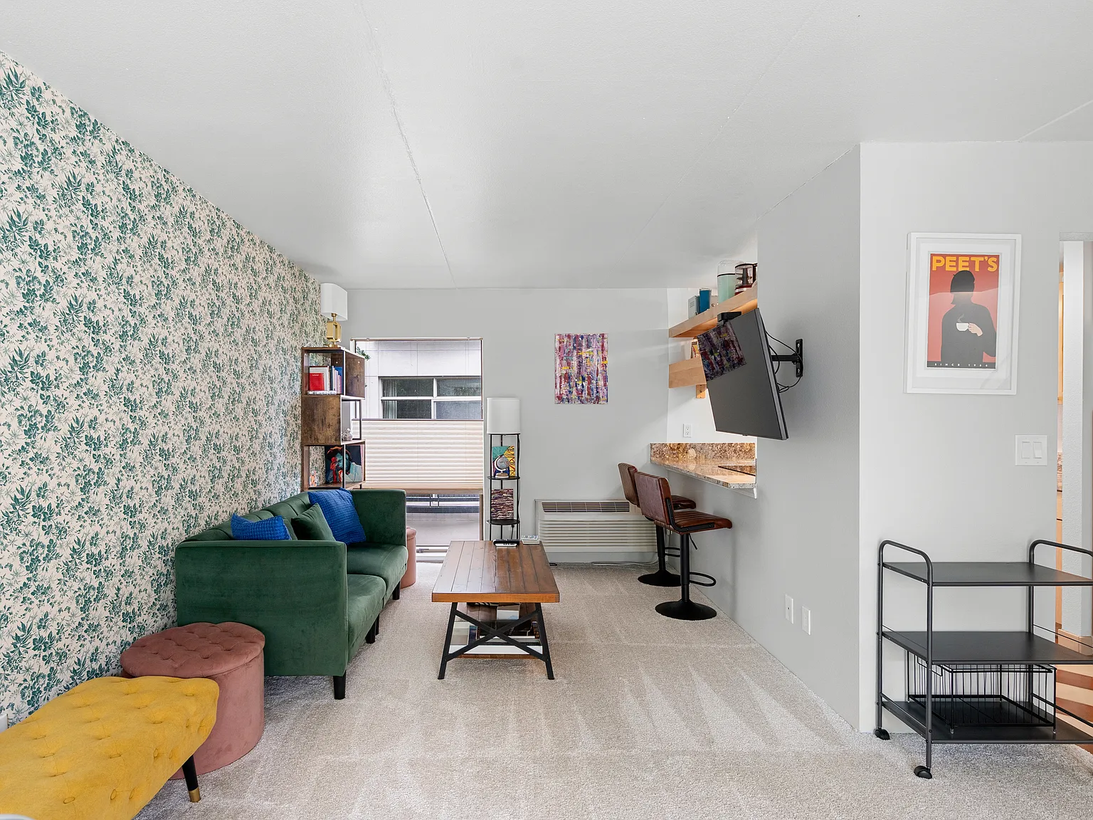 2 bed, 1.5 bath, 1009 sqft, $3,200 — Photo 2
