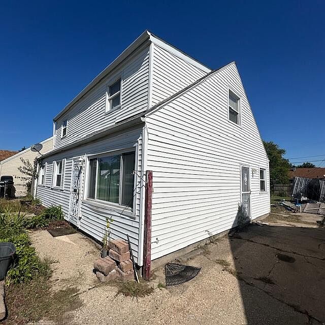 2nd image of 2371 Jennings St