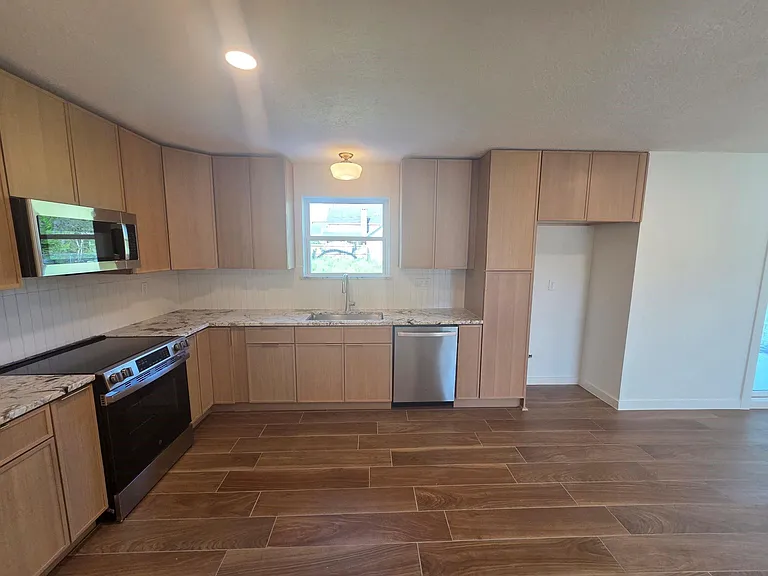 803 Coleman St — Photo 6