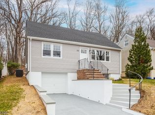 114 Woodhaven Dr, Wayne, NJ 07470