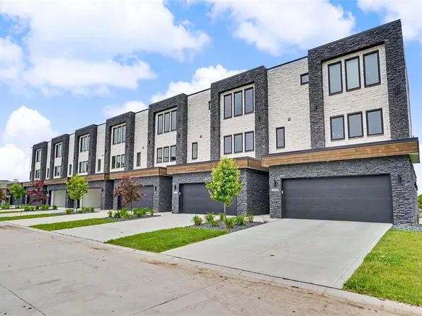 2720 Fleur Dr, Des Moines, IA 50321