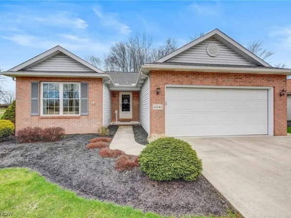 6041 Creekside Dr, Parma Heights, OH 44130