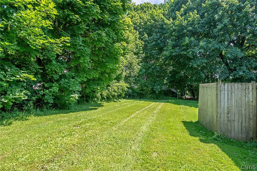 4 bed, 1.0 bath, 1380 sqft, $1,800 — Photo 4