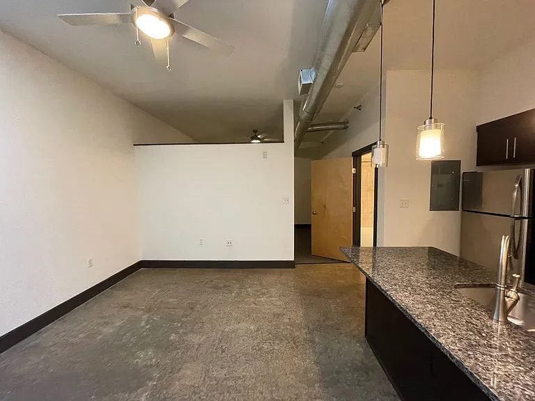 Atrium on Broad Apartments — Photo 14