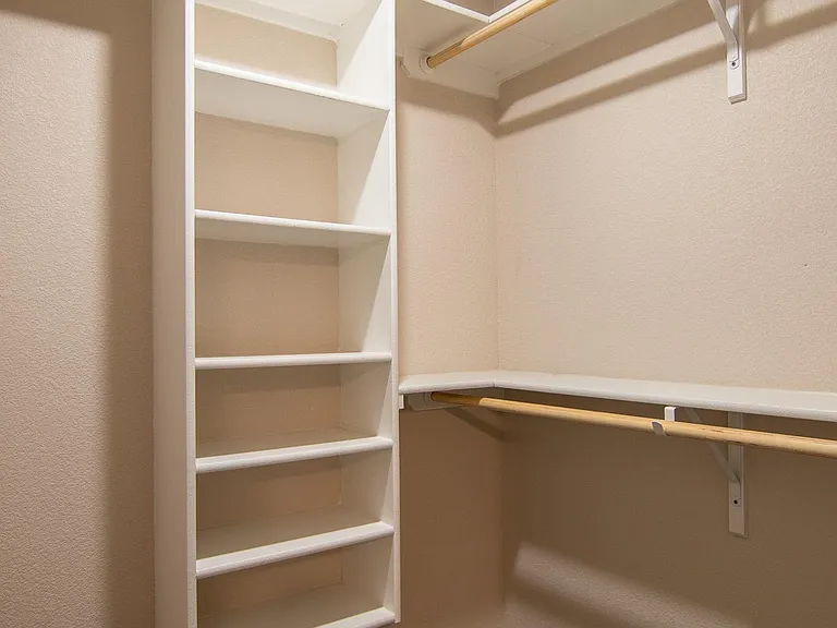 Creekside Apartments — Photo 28