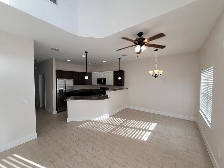 2102 Penny Ln — Photo 6