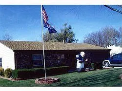 7902 Inverness Dr photo 1