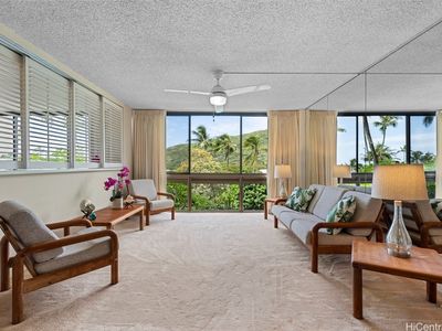 521 Hahaione St #24F, Honolulu, HI, 96825