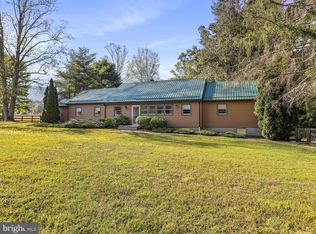 25 Millhaven Ln, Berkeley Springs, WV 25411