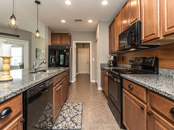 3rd image of 112 Fountain Lake Blvd