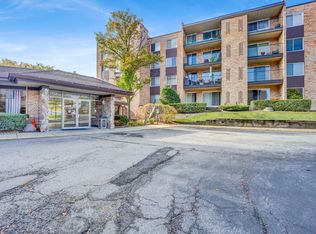 1101 S Hunt Club Dr APT 102, Mount Prospect, IL