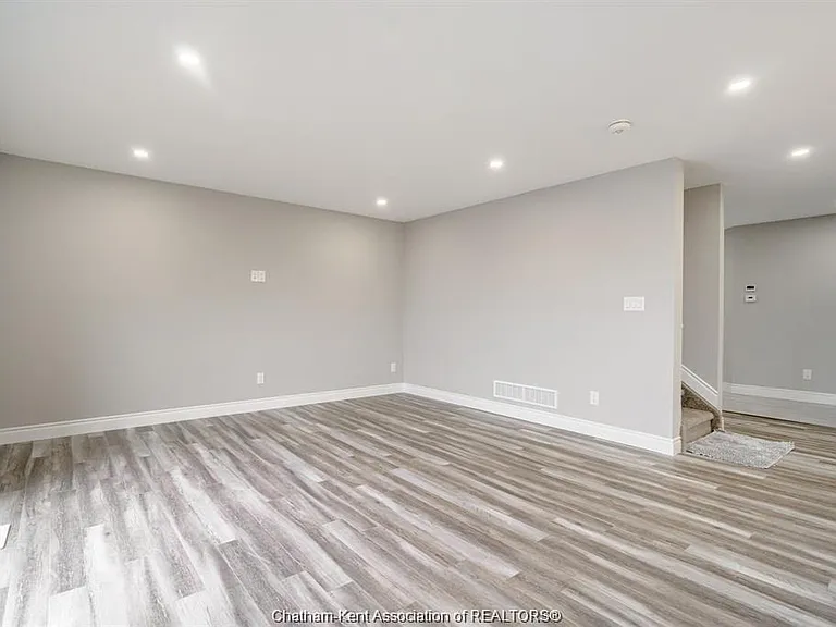 32 Betty Ct — Photo 5