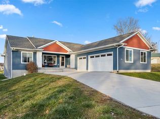 2610 Worthington Dr SW, Cedar Rapids, IA 52404