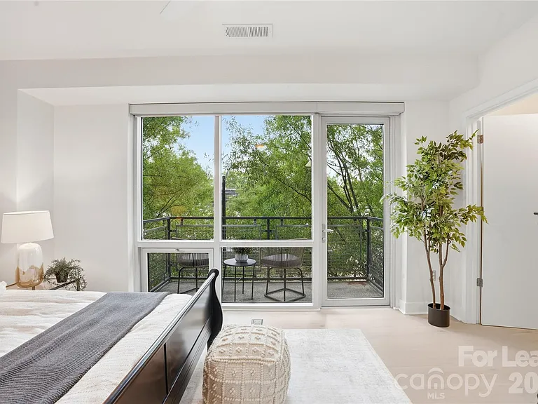 1133 Metropolitan Ave — Photo 17