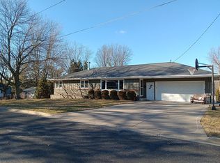611 E Center St, Eureka, IL