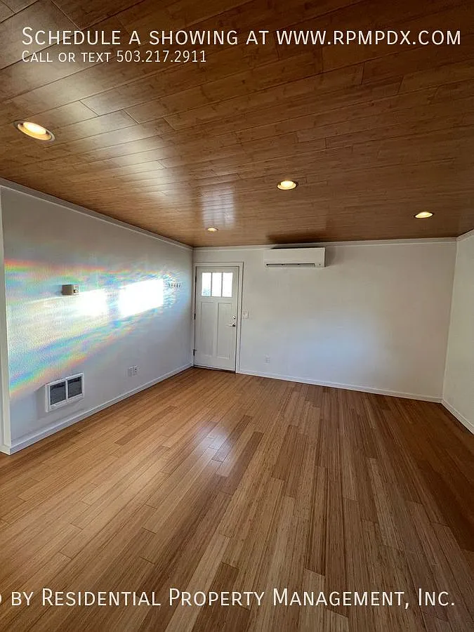 SE Portland Corner Unit Condo with Serene Treetop Views & Minutes to Rose City Park — Photo 3