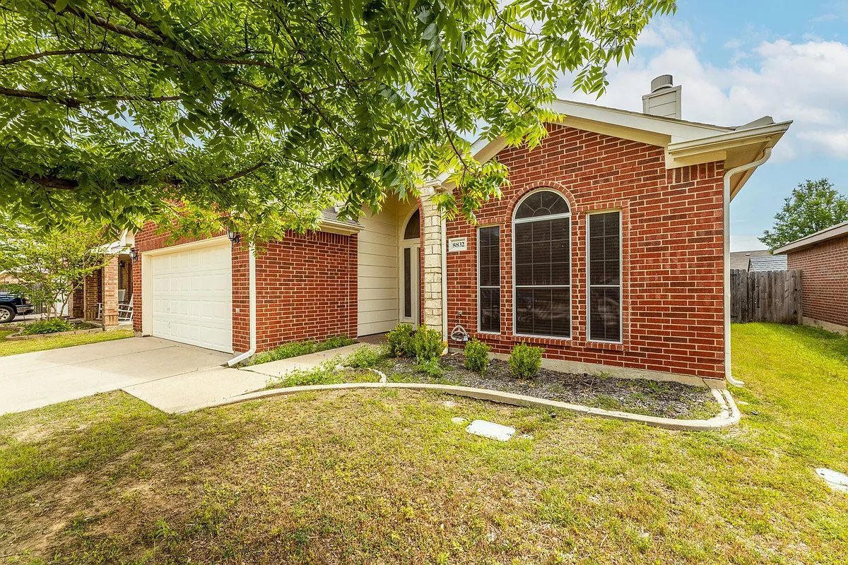 Building Photo - 8832 Stirrup Way