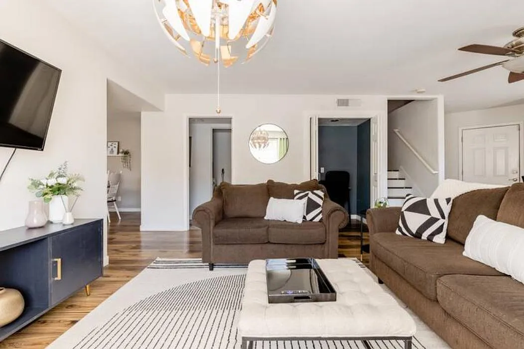 2875 W Highland St — Photo 3