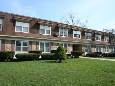 350 Brainerd Ave APT 8A, Libertyville, IL, 60048