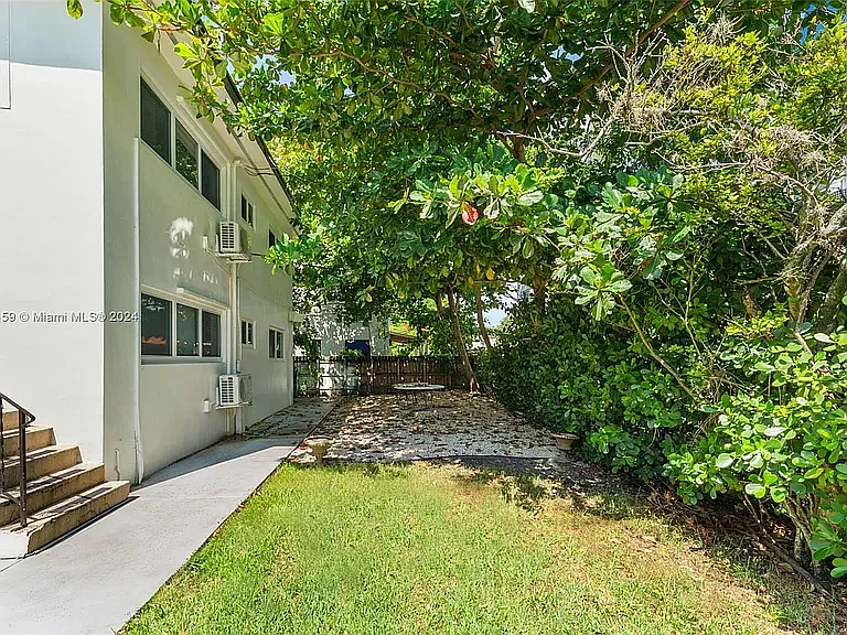 1620 SW 40th Ave #1 — Photo 8
